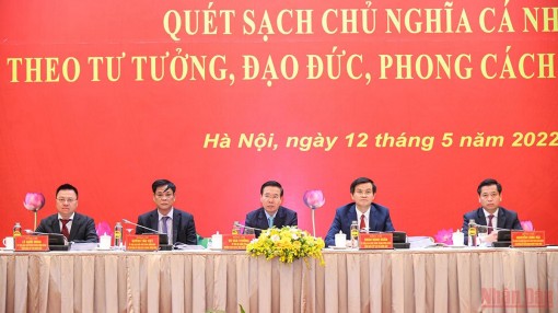 Nâng cao đạo đức cách mạng, quét sạch chủ nghĩa cá nhân theo tư tưởng, đạo đức, phong cách Hồ Chí Minh