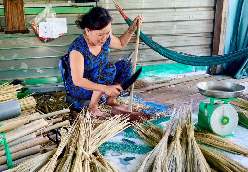 Tăng thu nhập từ nghề truyền thống