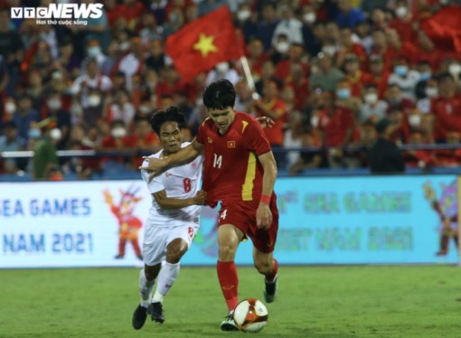 Hùng Dũng ghi bàn quý như vàng, U23 Việt Nam dẫn đầu bảng A SEA Games 31