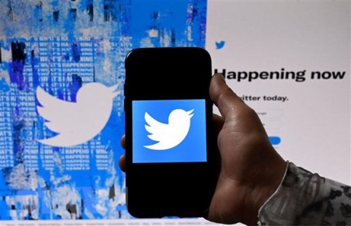 Tỷ phú Elon Musk tạm hoãn thỏa thuận mua lại Twitter
