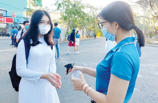 Không chủ quan với dịch bệnh COVID-19