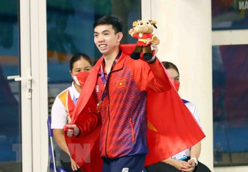 Lập cú đúp HCV, kình ngư Nguyễn Huy Hoàng phá kỷ lục SEA Games