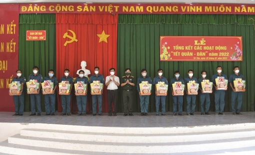 "Mỗi màu hoa một màu yêu thương…”
