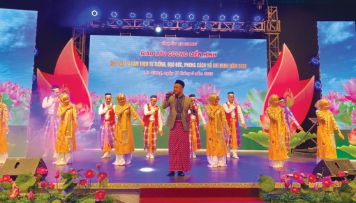 Món quà dâng tặng Bác