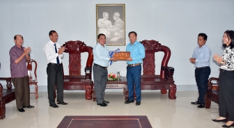 Phó Chủ tịch UBND tỉnh  An Giang Trần Anh Thư tiếp đoàn công tác 2 tỉnh Tà Keo và Kandal