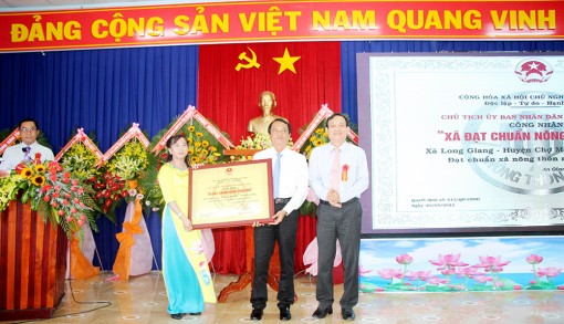 Xã Long Giang đạt chuẩn nông thôn mới