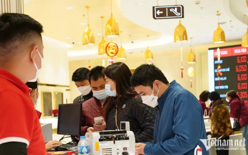 Giá vàng hôm nay 23/5: Tháo chạy khỏi nguy cơ, dồn tiền mua vàng