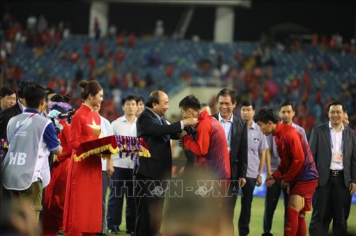 Lãnh đạo Đảng, Nhà nước trao Huy chương cho các Đội tuyển bóng đá nam đạt thành tích cao tại SEA Games 31