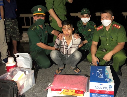 Bắt giữ đối tượng vận chuyển trái phép hơn 19.000 viên ma túy tổng hợp