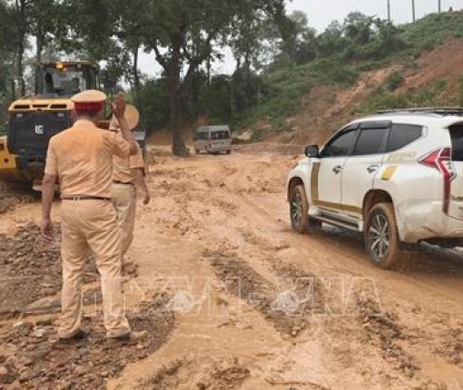 Điện Biên: Liên tiếp xảy ra sạt lở đất, đá, Quốc lộ 279 ách tắc cục bộ