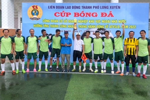 Đội Công đoàn cơ sở Quỹ Tín dụng Mỹ Bình đoạt Cúp bóng đá mini các công đoàn khu vực kinh tế ngoài nhà nước