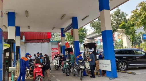 Giá xăng tiếp tục tăng, vượt mốc 31.000 đồng/lít?