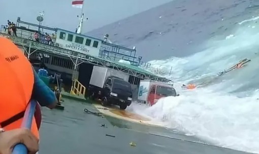 Vẫn còn 11 người mất tích trong vụ chìm phà ở Indonesia