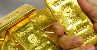Giá vàng hôm nay 31/5: USD tiếp tục giảm, vàng nhấp nhổm tăng