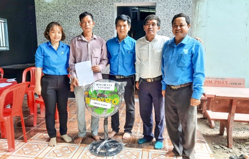 Bàn giao “Mái ấm công đoàn” cho đoàn viên có hoàn cảnh khó khăn ở  xã Văn Giáo