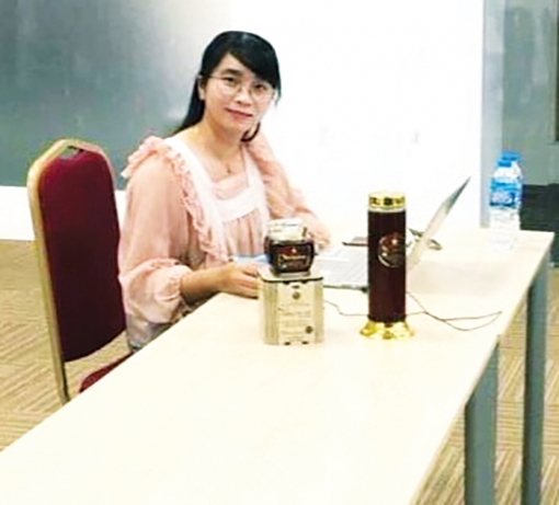 Cô gái trẻ đồng sáng lập mật ong lượng tử - EZ