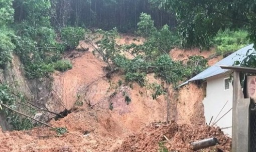 Yên Bái: Sạt lở gây ách tắc trên tuyến tỉnh lộ 172