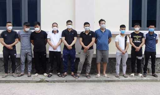 Phá đường dây mua bán 3.000 tài khoản ngân hàng để giao dịch cờ bạc