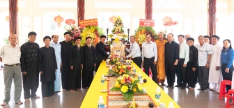 Đoàn đại biểu các tổ chức đoàn thể và tổ chức tôn giáo tỉnh An Giang thăm, chúc mừng Đại lễ Tam hợp và kỷ niệm 155 năm Ngày khai sáng đạo Tứ Ân Hiếu Nghĩa