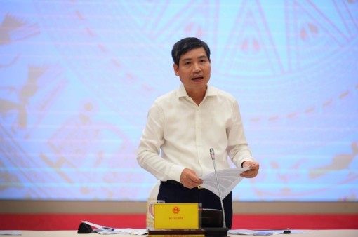 Bộ Tài chính đề xuất giảm thuế nhập khẩu xăng dầu xuống 12%
