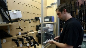 Doanh số bán súng tăng vọt sau khi Canada xem xét ban hành lệnh cấm