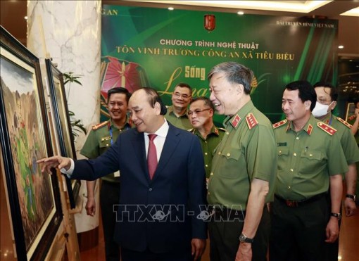 Chủ tịch nước dự chương trình tôn vinh 63 Trưởng Công an xã tiêu biểu