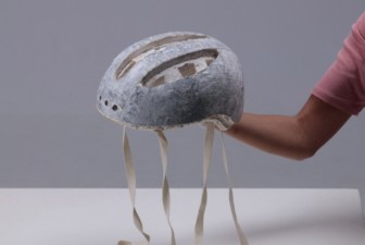 Mũ bảo hiểm độc đáo làm từ sợi nấm