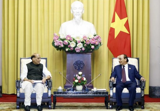 Chủ tịch nước Nguyễn Xuân Phúc tiếp Bộ trưởng Quốc phòng Ấn Độ