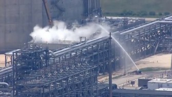 Cháy nổ làm tê liệt nhà máy sản xuất khí hóa lỏng tại Mỹ