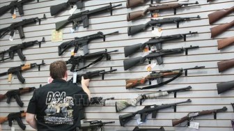 Hạ viện Mỹ thông qua gói dự luật kiểm soát súng đạn