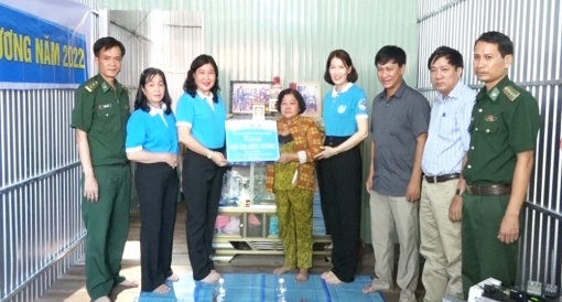 Trao “Mái ấm biên cương” cho hội viên phụ nữ xã Nhơn Hội