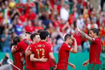 Ronaldo im tiếng, Bồ Đào Nha vẫn thắng nhàn CH Séc