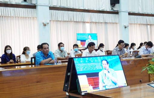 Thủ tướng Chính phủ đối thoại với 4.500 công nhân lao động cả nước