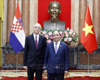 Chủ tịch nước Nguyễn Xuân Phúc tiếp các Đại sứ Croatia, Sénégal trình Quốc thư