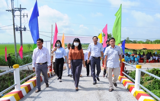 Phú Tân khánh thành cầu Tây Phát