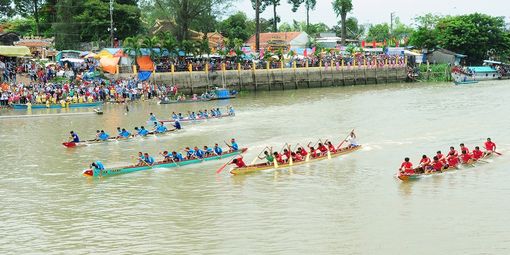 Hào hứng giải đua thuyền truyền thống