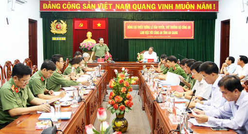Thứ trưởng Bộ Công an Lê Văn Tuyến làm việc với Công an An Giang về công tác sắp xếp cơ sở nhà đất