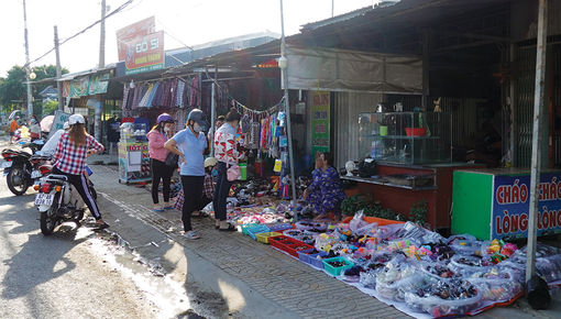 Vật giá tăng cao, người lao động gặp khó