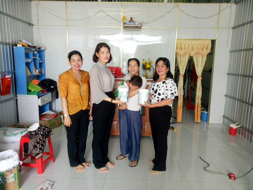 Trao “Sữa yêu thương” cho trẻ mồ côi do dịch bệnh COVID-19
