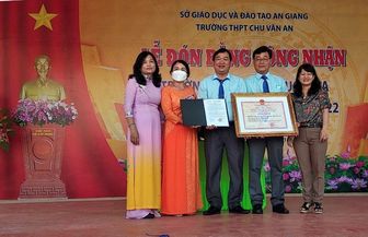 Trường THPT Chu Văn An đón nhận bằng đạt chuẩn Quốc gia và tổng kết năm học 2021-2022