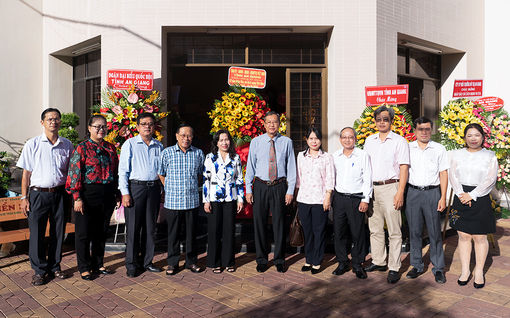 Phó Bí thư Thường trực Tỉnh ủy, Chủ tịch HĐND tỉnh An Giang Lê Văn Nưng thăm và chúc mừng 97 năm Ngày Báo chí Cách mạng Việt Nam