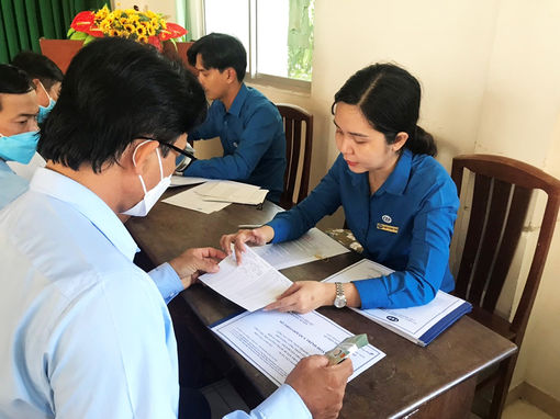 72 đoàn viên, công nhân lao động có hoàn cảnh khó khăn ở Thoại Sơn được trợ vốn khó khăn