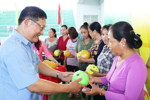 Bảo hiểm xã hội An Giang phát động mô hình “Ống heo tiết kiệm tham gia BHXH tự nguyện, BHYT hộ gia đình”