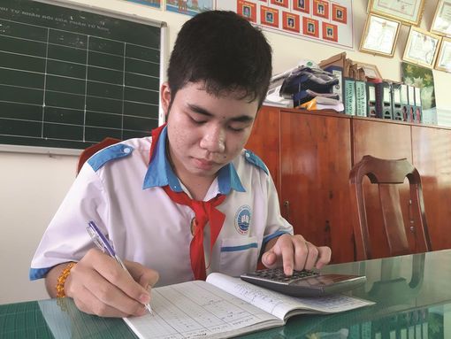 Cậu học trò vùng quê trở thành thủ khoa trường chuyên