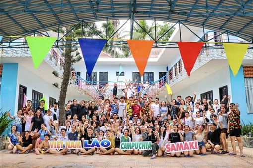 Những ngôi nhà hữu nghị gắn kết gia đình Việt với sinh viên Lào, Campuchia