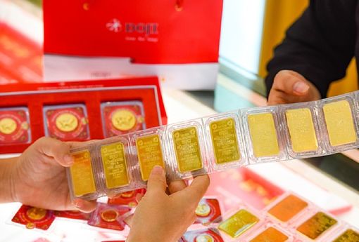Giá vàng hôm nay (23-6): Trái chiều
