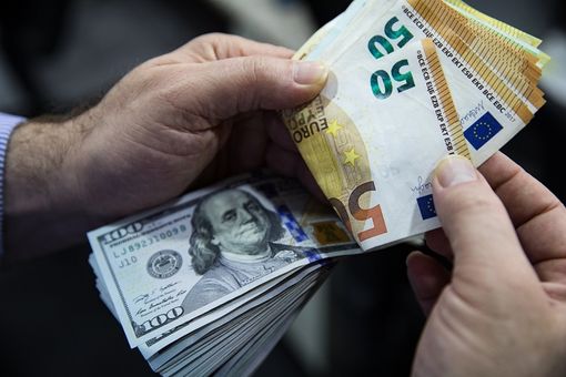 Tỷ giá USD hôm nay 25-6: Đồng USD quay đầu giảm do tâm lý lo ngại suy thoái kinh tế