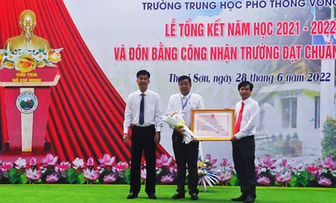 Trường THPT Vọng Thê đón nhận Bằng công nhận "Trường đạt chuẩn quốc gia mức độ 1"