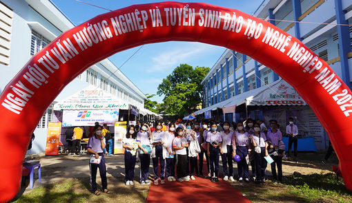 Hơn 1.000 người tham gia Ngày hội tư vấn, hướng nghiệp và tuyển sinh đào tạo nghề tại Trường Cao đẳng Nghề An Giang