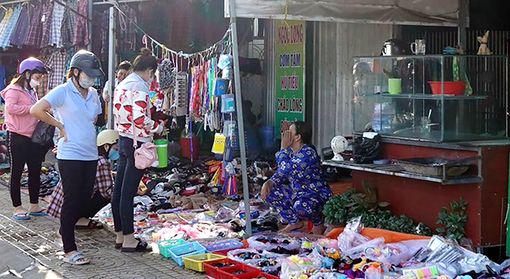 “Nở rộ” các loại hình dịch vụ quanh khu, cụm công nghiệp
